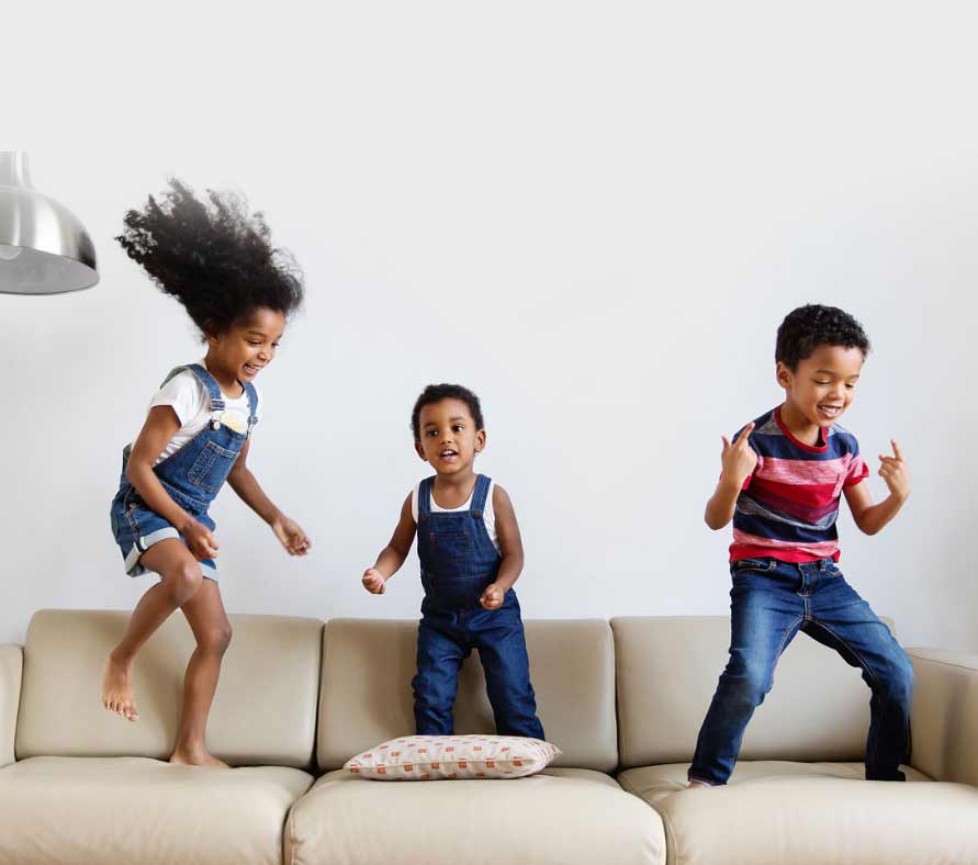 kids-jumpn-on-couch